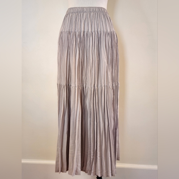|| MDRN || brand skirt, silver gray, maxi, pleated, elastic waist, tiered - Picture 1 of 5